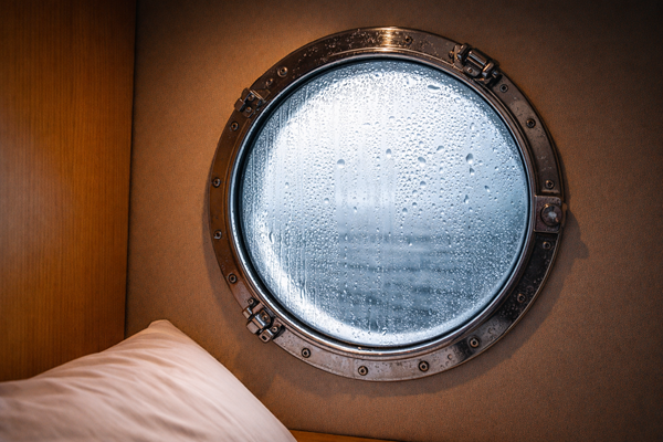 thermal bridges yachts causing condensation on porthole inside yacht cabin