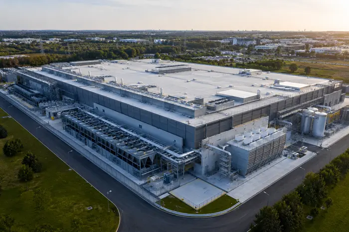 Corretto isolamento tetto data center per ottimizzazione del PUE e riduzione carichi termici